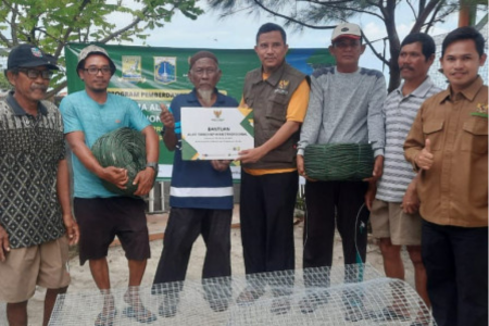 Nelayan Kepulauan Seribu Senang Dapat Bantuan Alat Tangkap Ikan
